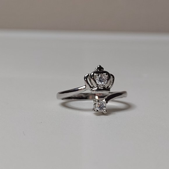 Cute Size 5.5 Crown Ring - Picture 6 of 10